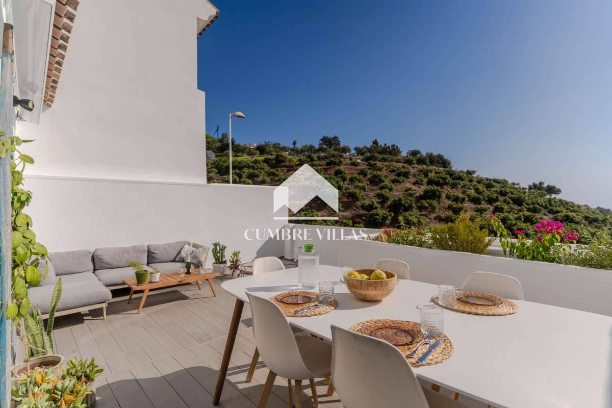 Casa de 2 habitaciones en La Herradura en venta con piscina garaje - 585.000 € (Ref: 10176109)