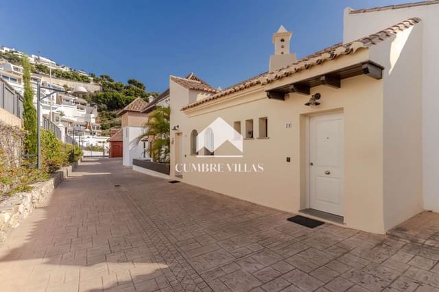 Casa de 2 habitaciones en La Herradura, Almuñécar en venta con piscina garaje - 585.000 € (Ref: 10176109)