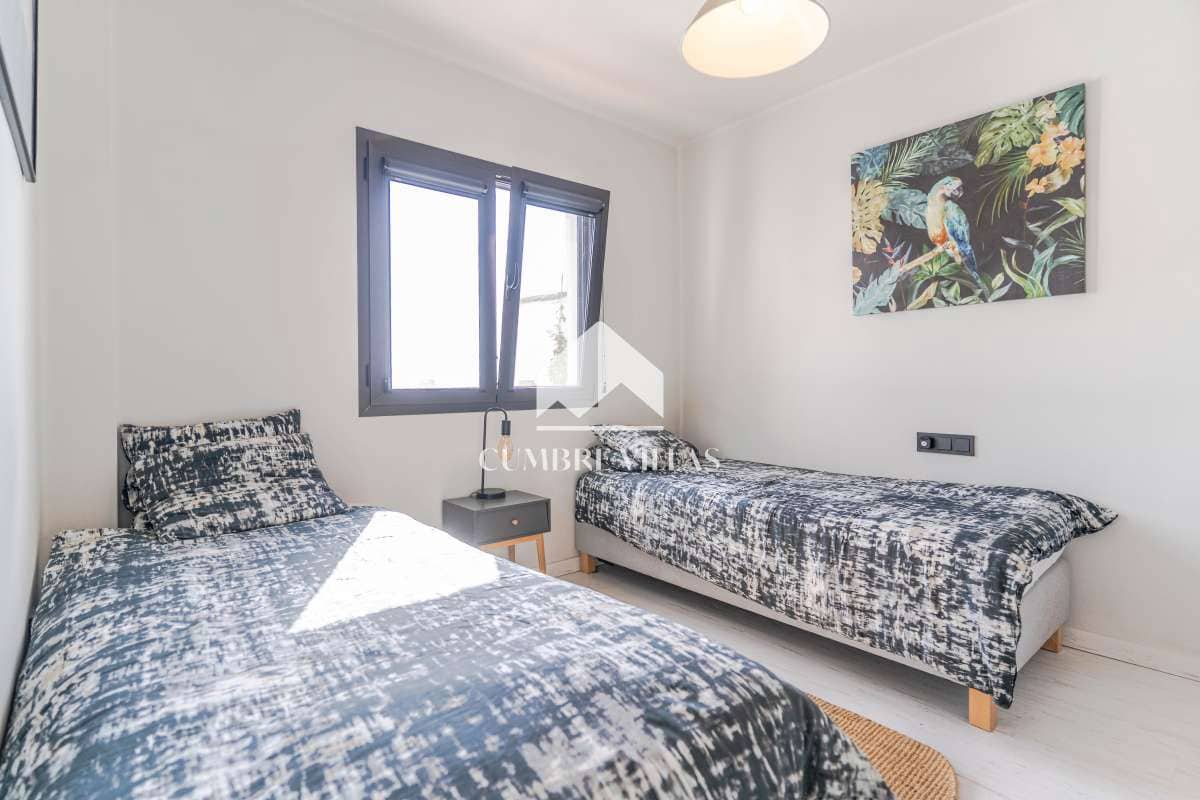 Casa de 2 habitaciones en La Herradura en venta con piscina garaje - 585.000 € (Ref: 10176109)