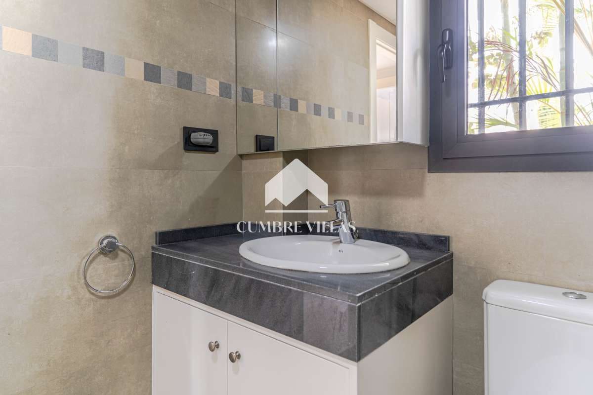 Casa de 2 habitaciones en La Herradura en venta con piscina garaje - 585.000 € (Ref: 10176109)