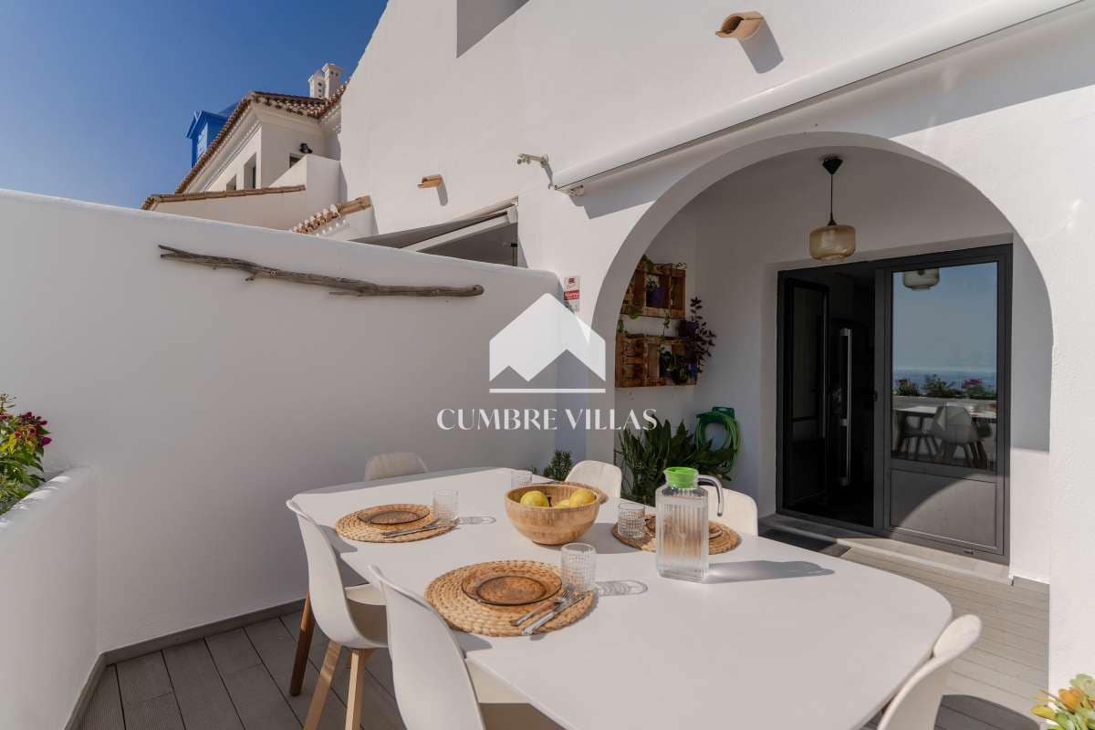 Casa de 2 habitaciones en La Herradura en venta con piscina garaje - 585.000 € (Ref: 10176109)