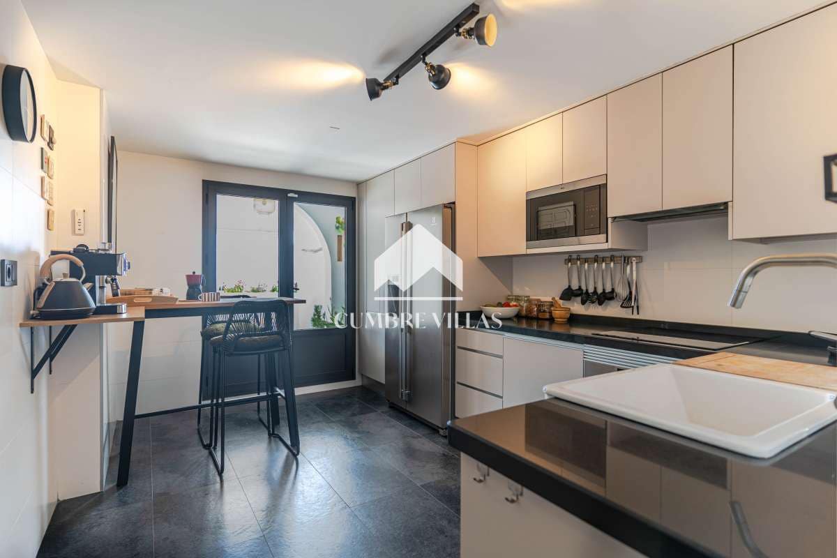 Casa de 2 habitaciones en La Herradura en venta con piscina garaje - 585.000 € (Ref: 10176109)
