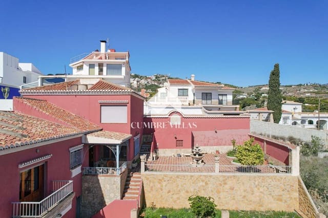 4 bedroom Villa for sale in Salobreña with garage - € 899,999 (Ref: 6585784)