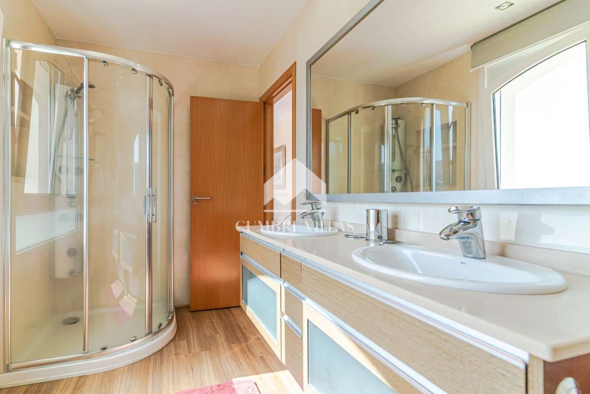 4 Zimmer Villa zu verkaufen in Almunecar mit Pool Garage - 845.000 € (Ref: 6585797)