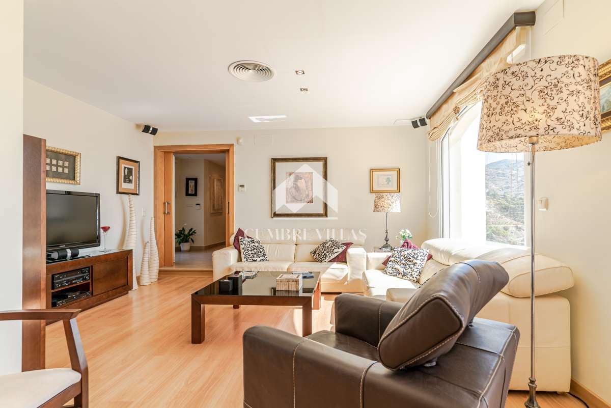 4 Zimmer Villa zu verkaufen in Almunecar mit Pool Garage - 845.000 € (Ref: 6585797)