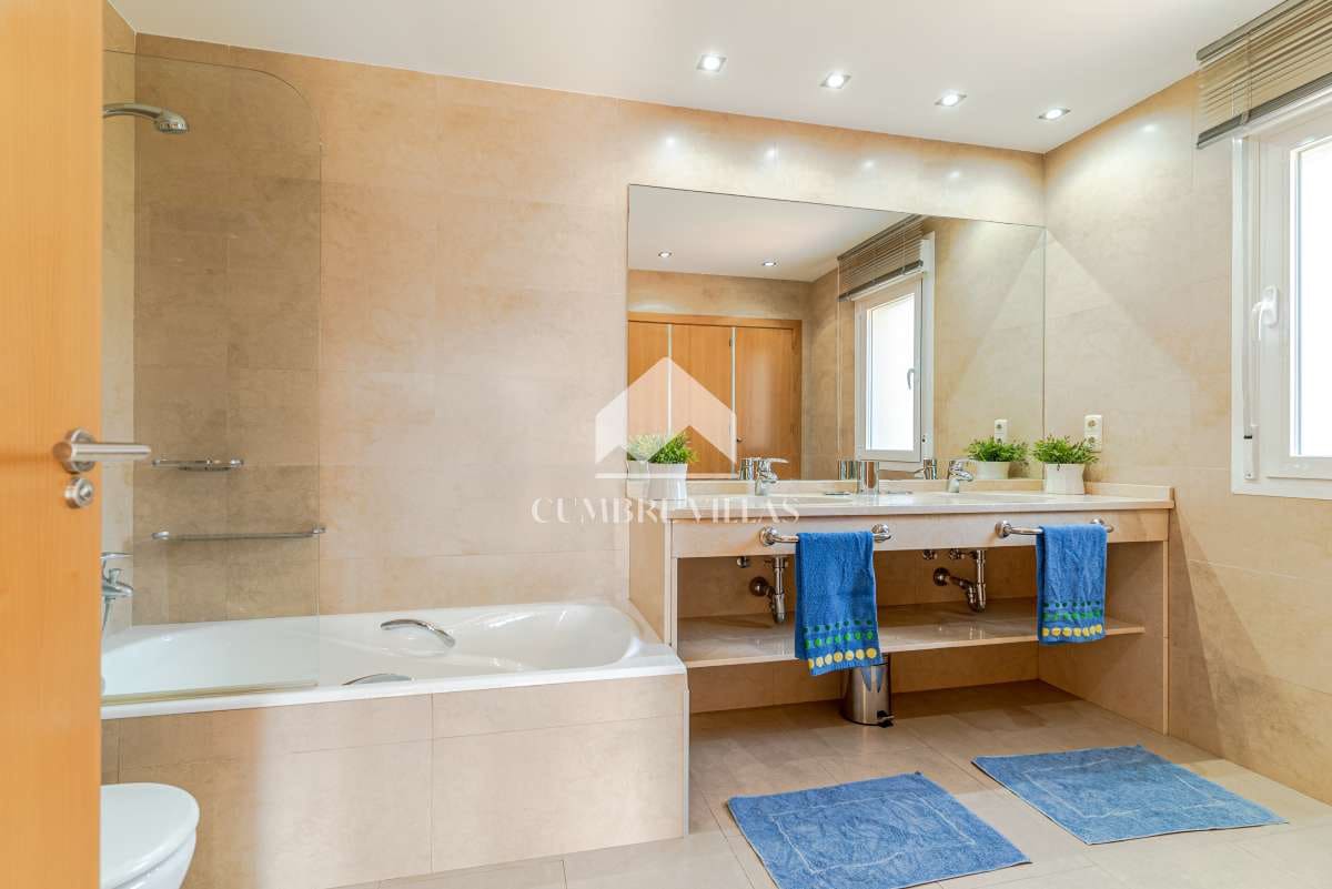 4 Zimmer Villa zu verkaufen in Almunecar mit Pool Garage - 845.000 € (Ref: 6585797)