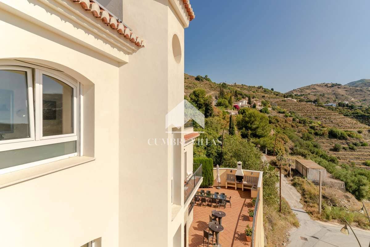 4 Zimmer Villa zu verkaufen in Almunecar mit Pool Garage - 845.000 € (Ref: 6585797)