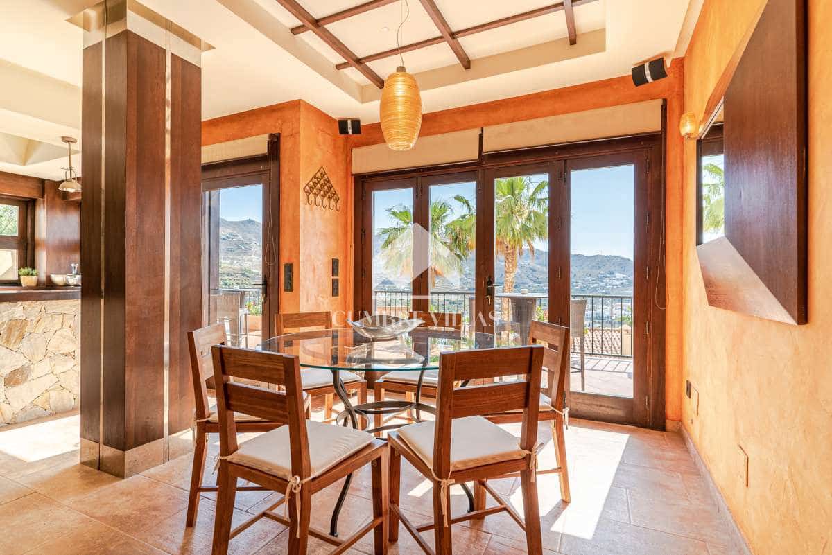 4 Zimmer Villa zu verkaufen in Almunecar mit Pool Garage - 845.000 € (Ref: 6585797)