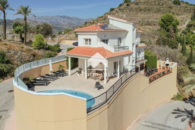 4 Zimmer Villa zu verkaufen in Almuñécar mit Pool Garage - 845.000 € (Ref: 6585797)