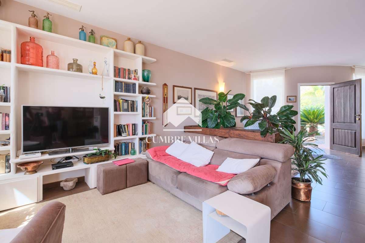 8 slaapkamer Villa te koop in Salobrena met zwembad - € 1.450.000 (Ref: 6585817)