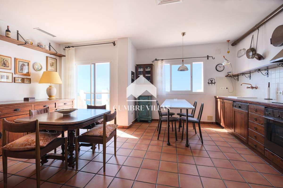 8 slaapkamer Villa te koop in Salobrena met zwembad - € 1.450.000 (Ref: 6585817)