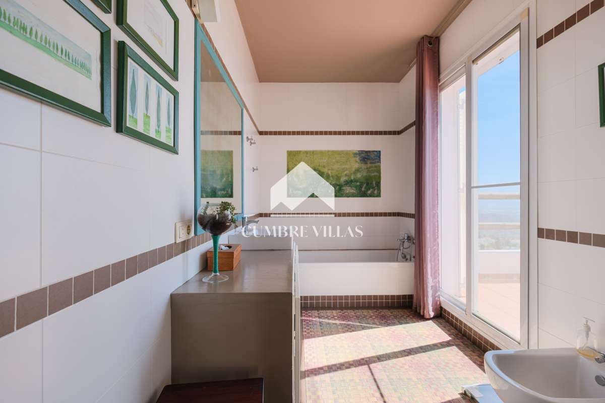 8 slaapkamer Villa te koop in Salobrena met zwembad - € 1.450.000 (Ref: 6585817)