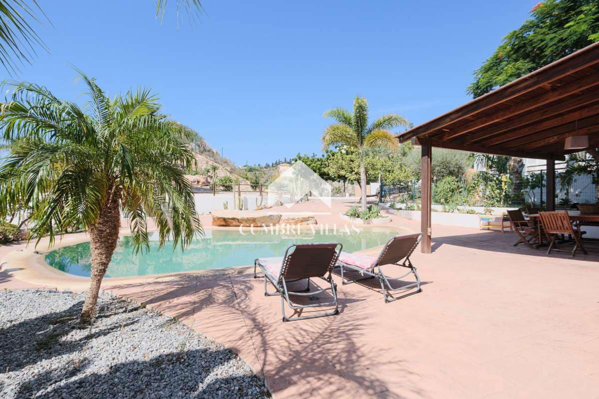 8 slaapkamer Villa te koop in Salobrena met zwembad - € 1.450.000 (Ref: 6585817)