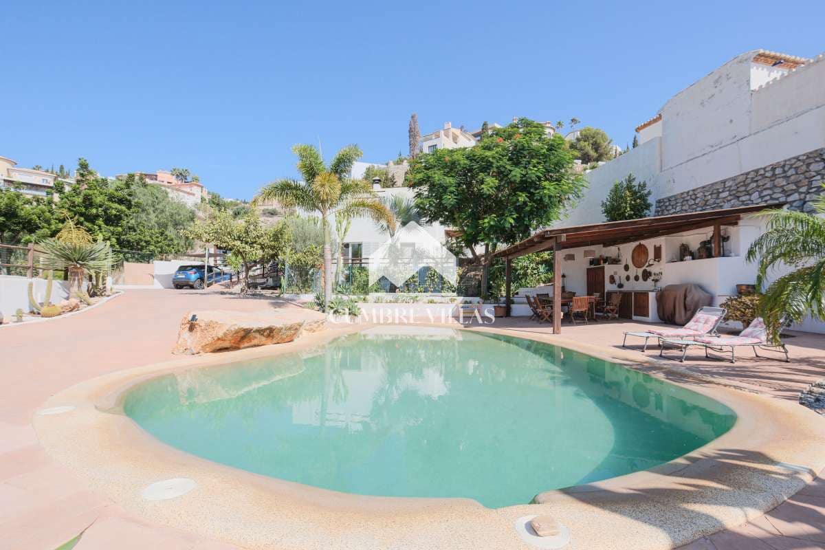 8 slaapkamer Villa te koop in Salobrena met zwembad - € 1.450.000 (Ref: 6585817)