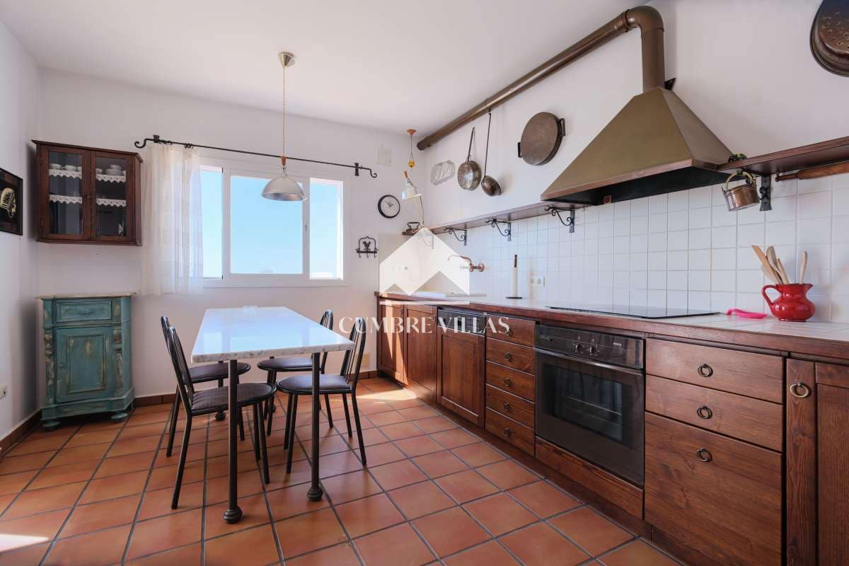 8 slaapkamer Villa te koop in Salobrena met zwembad - € 1.450.000 (Ref: 6585817)