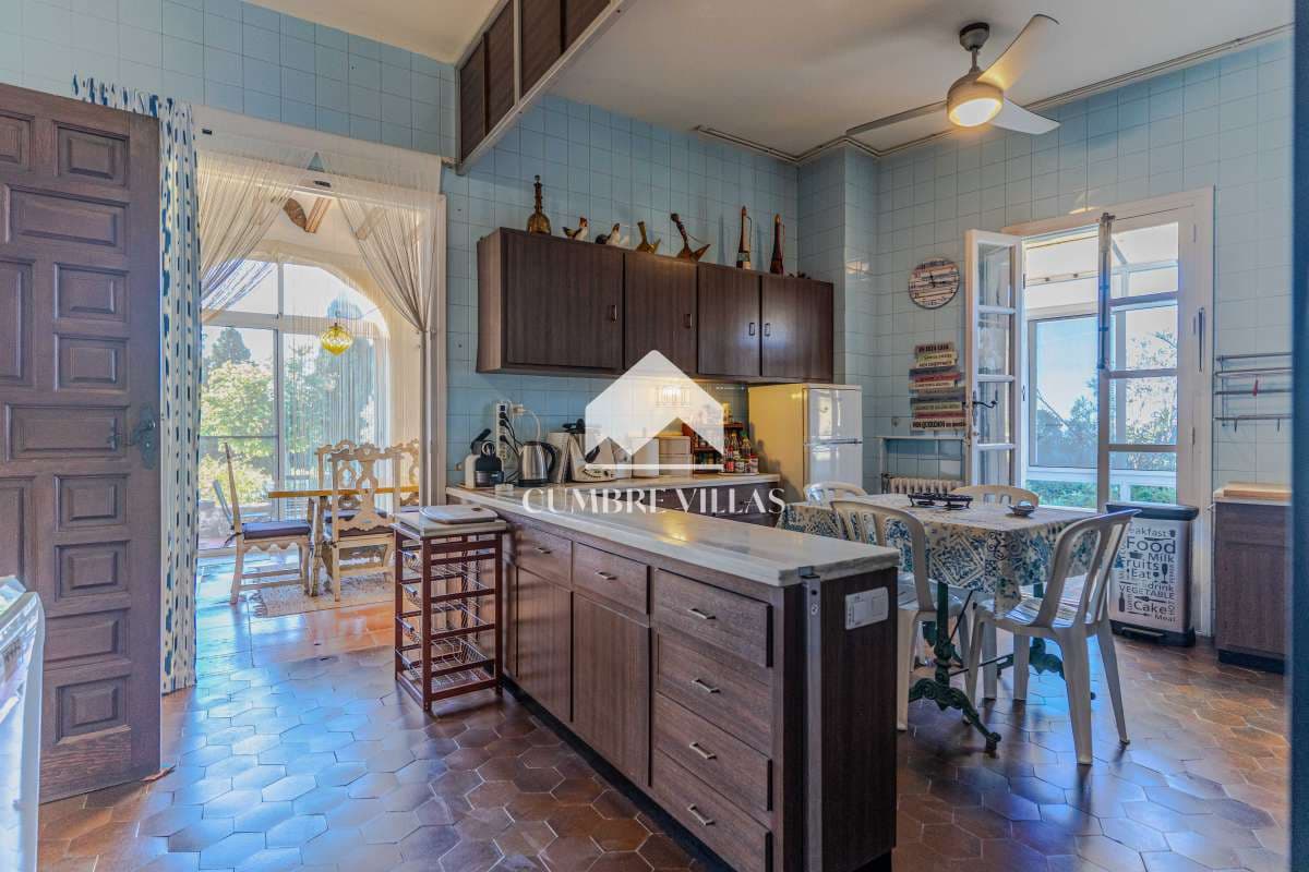 Chalet de 10 habitaciones en Salobreña en venta con piscina garaje - 4.200.000 € (Ref: 6585820)