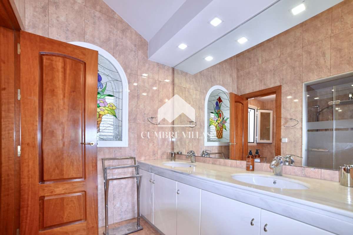 4 chambre Villa/Maison à vendre à Salobrena avec piscine garage - 795 000 € (Ref: 6585825)