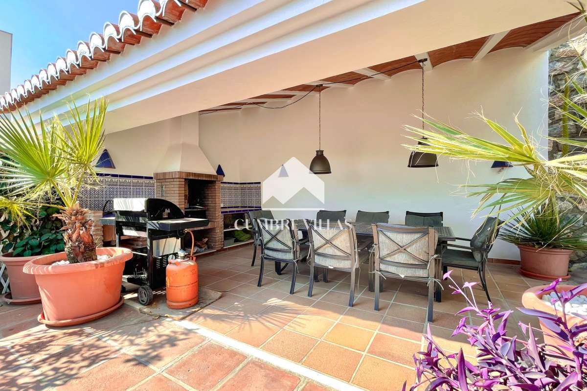 4 chambre Villa/Maison à vendre à Salobrena avec piscine garage - 795 000 € (Ref: 6585825)