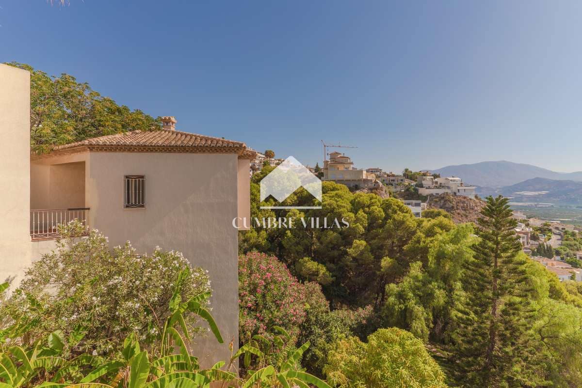 11 slaapkamer Villa te koop in Salobrena met zwembad - € 2.495.000 (Ref: 7149341)