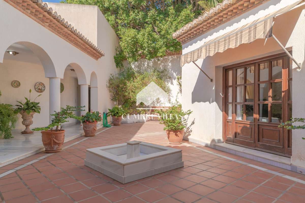 11 slaapkamer Villa te koop in Salobrena met zwembad - € 2.495.000 (Ref: 7149341)