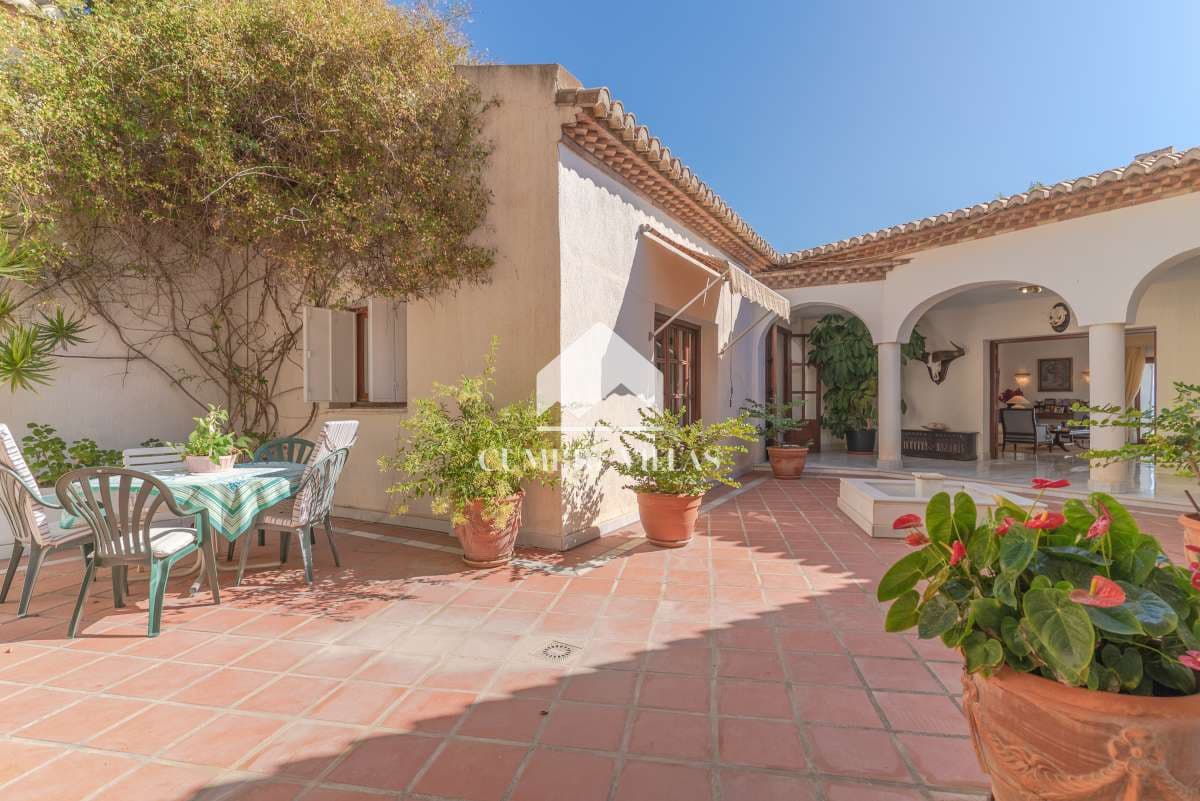 11 slaapkamer Villa te koop in Salobrena met zwembad - € 2.495.000 (Ref: 7149341)