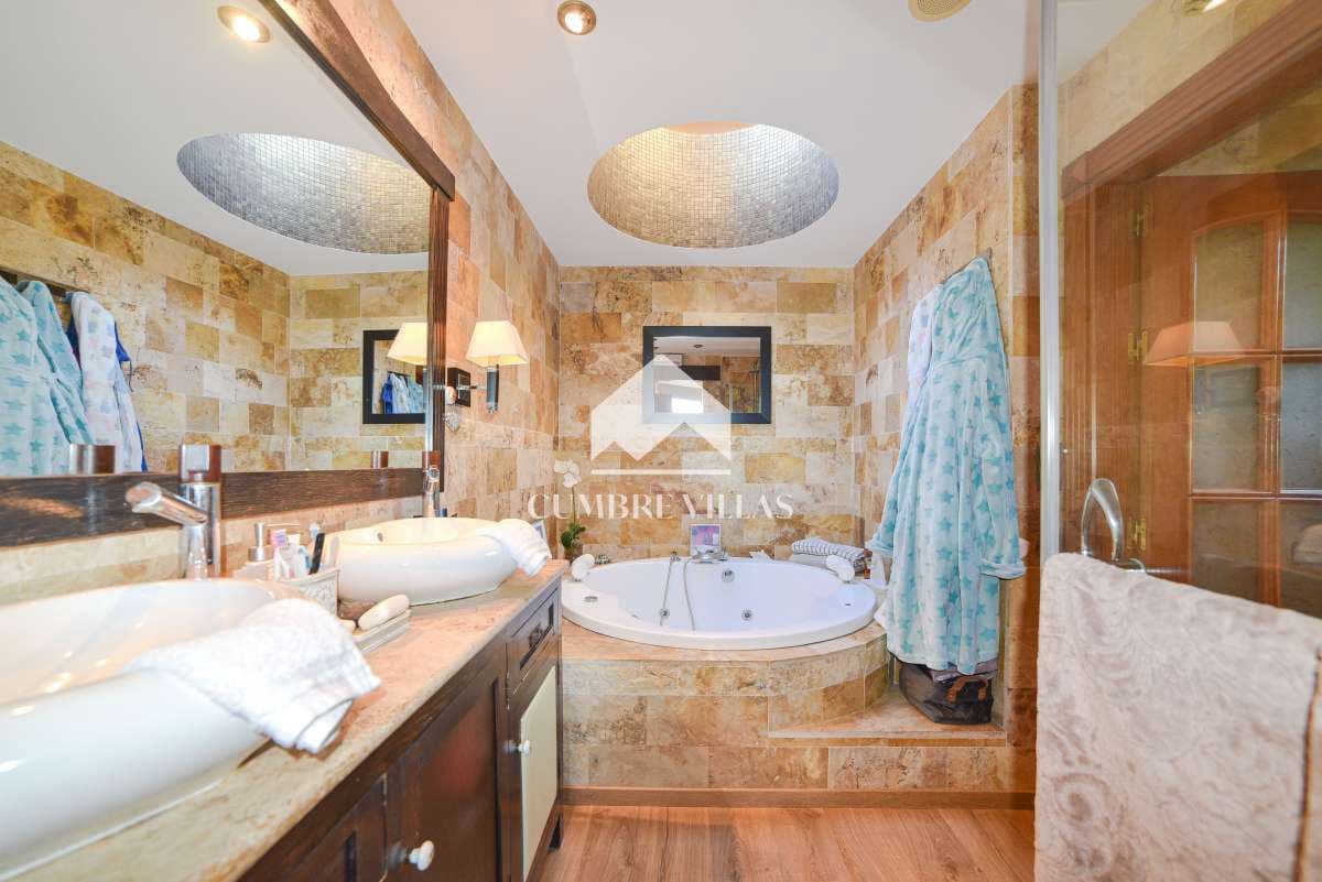 6 soveværelse Villa til salg i Salobrena med swimmingpool garage - € 1.189.000 (Ref: 7284803)