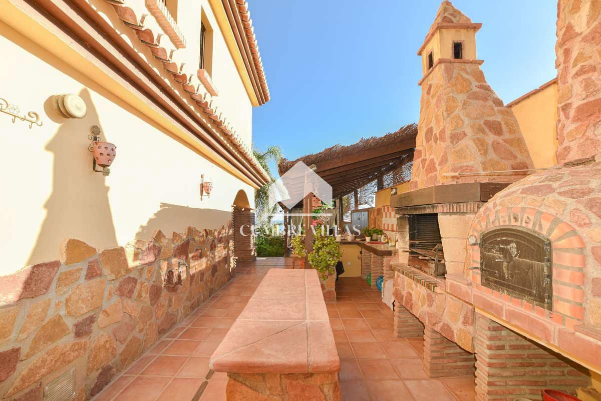 6 soveværelse Villa til salg i Salobrena med swimmingpool garage - € 1.189.000 (Ref: 7284803)