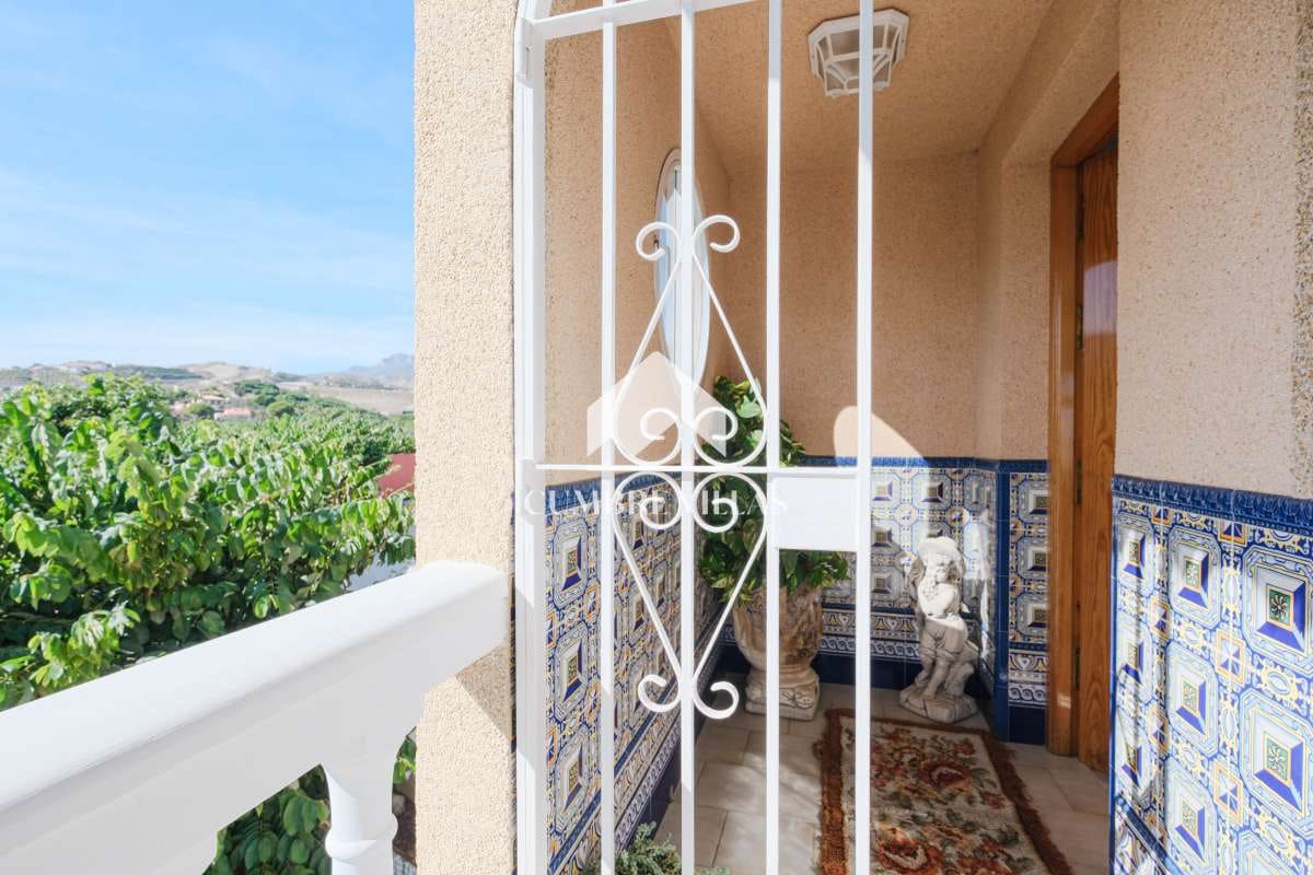 3 soveværelse Finca/Landehus til salg i Salobrena med swimmingpool garage - € 950.000 (Ref: 7864992)