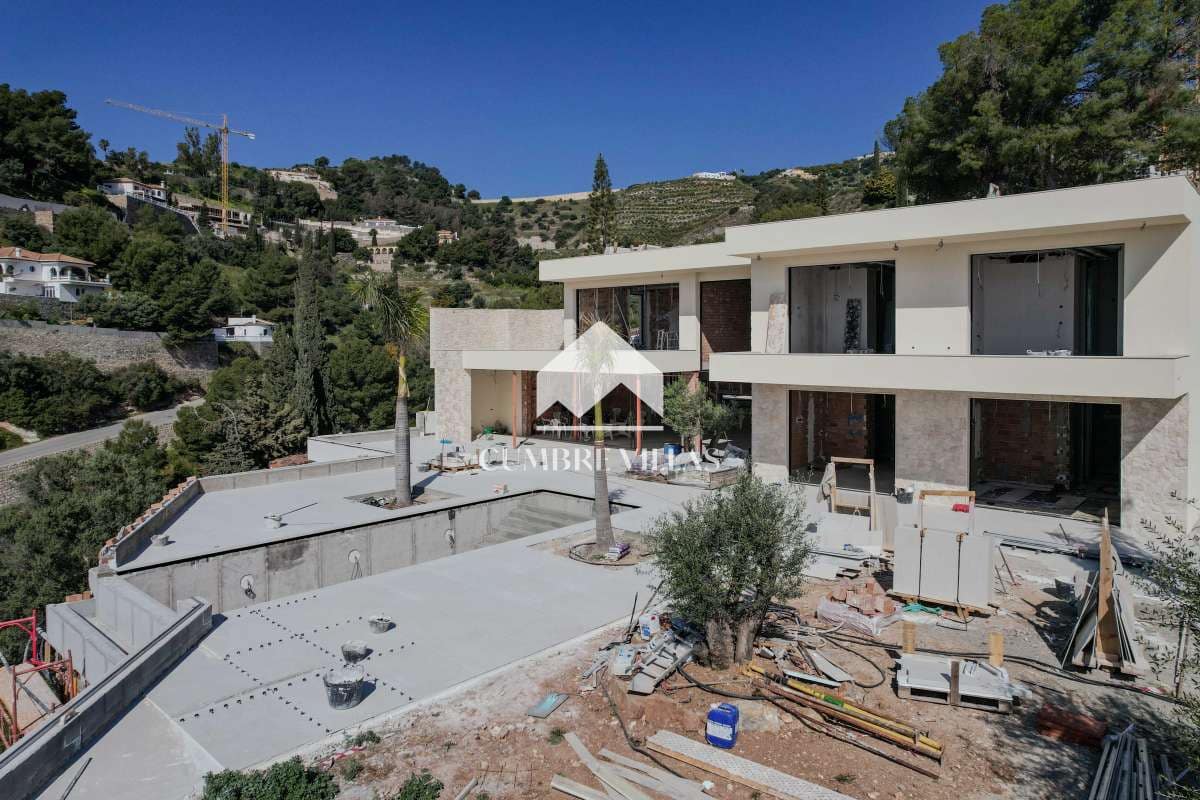 5 bedroom Villa for sale in Almunecar with pool garage - € 2,525,000 (Ref: 8315612)