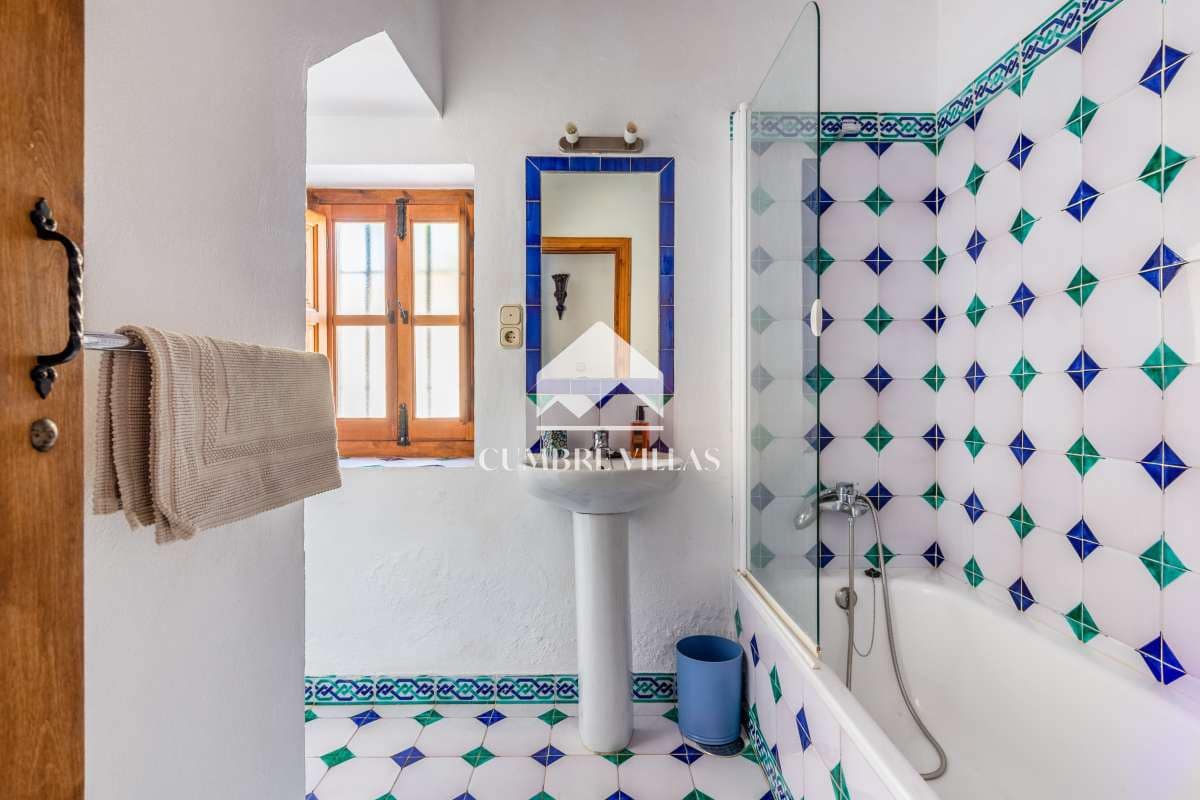 5 slaapkamer Villa te koop in Melegis met zwembad - € 625.000 (Ref: 8414818)