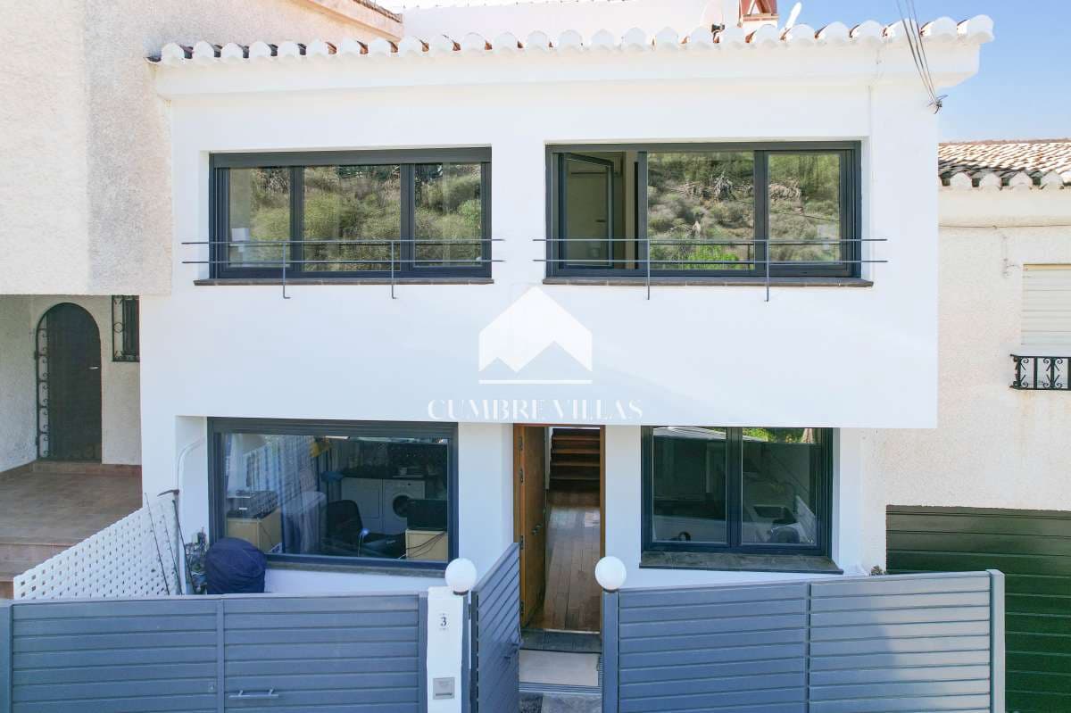 3 Zimmer Haus zu verkaufen in Almunecar mit Pool - 479.000 € (Ref: 8456589)