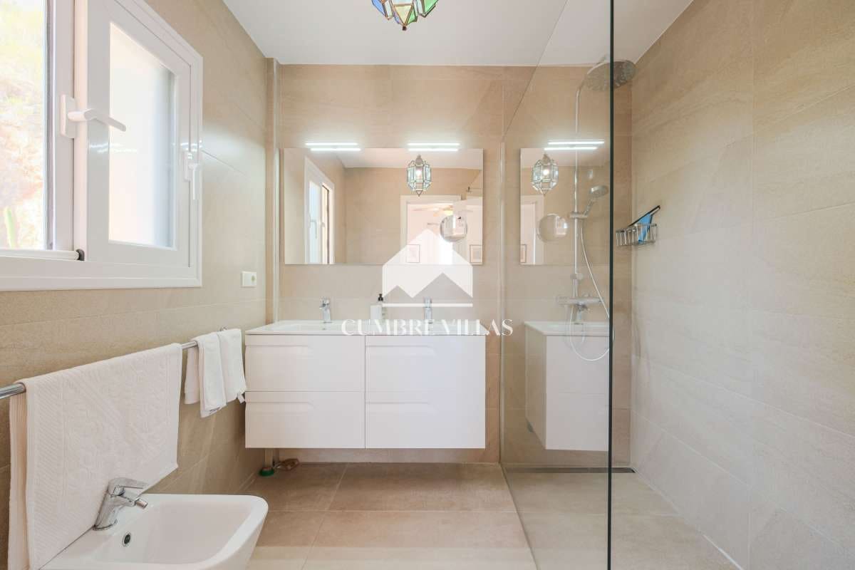 4 soveværelse Villa til salg i Salobrena med swimmingpool garage - € 695.000 (Ref: 8456590)