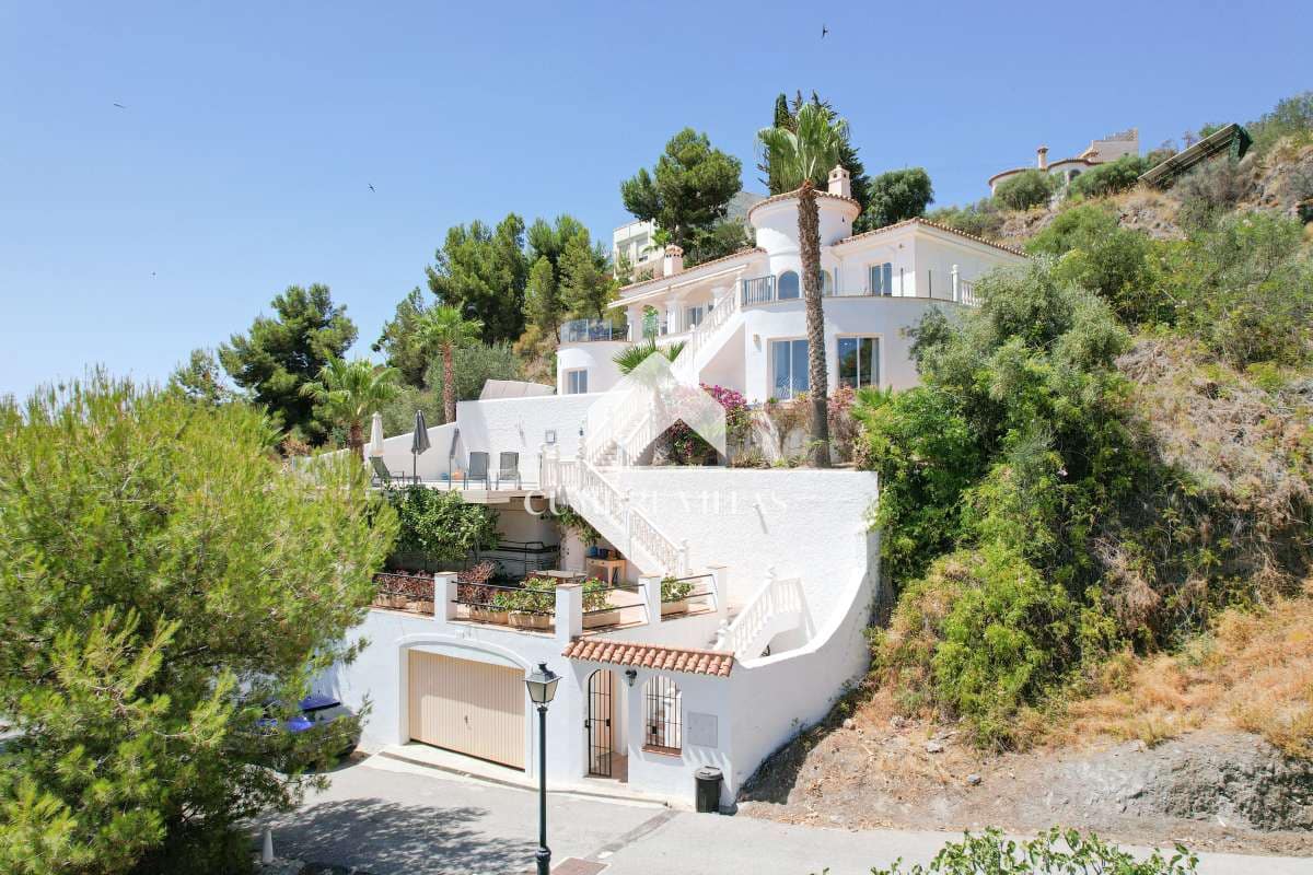 4 soveværelse Villa til salg i Salobrena med swimmingpool garage - € 695.000 (Ref: 8456590)