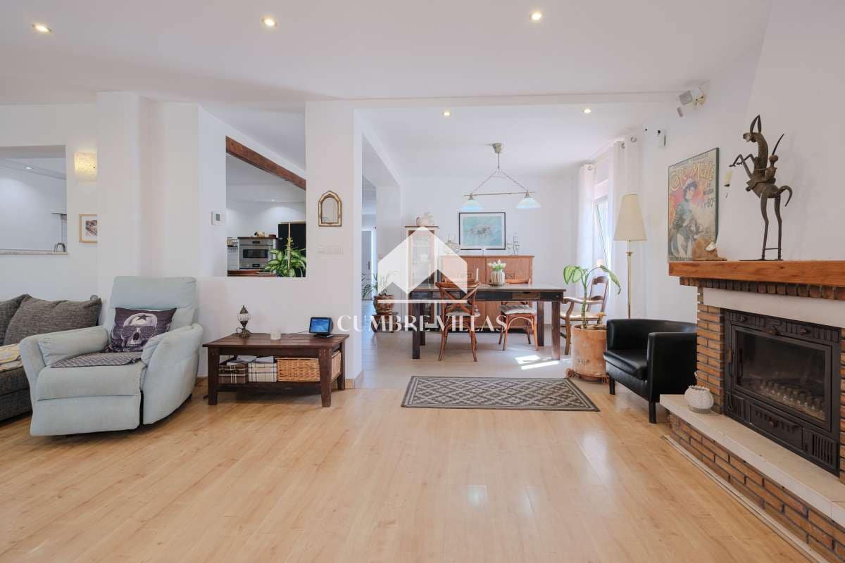 4 soveværelse Byhus til salg i Lobres med swimmingpool garage - € 358.000 (Ref: 8533501)