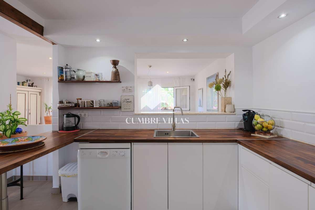 4 soveværelse Byhus til salg i Lobres med swimmingpool garage - € 358.000 (Ref: 8533501)