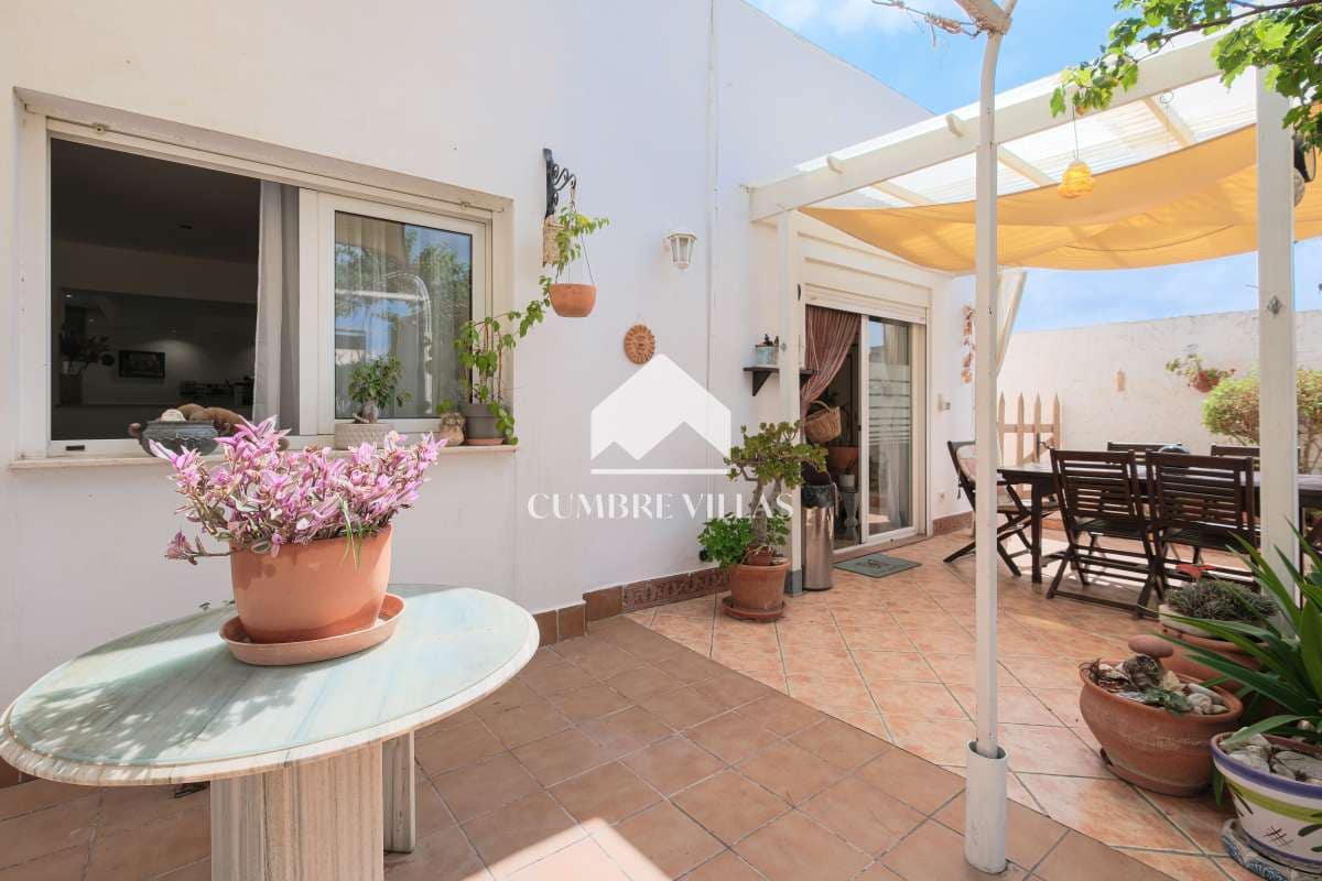 4 soveværelse Byhus til salg i Lobres med swimmingpool garage - € 358.000 (Ref: 8533501)