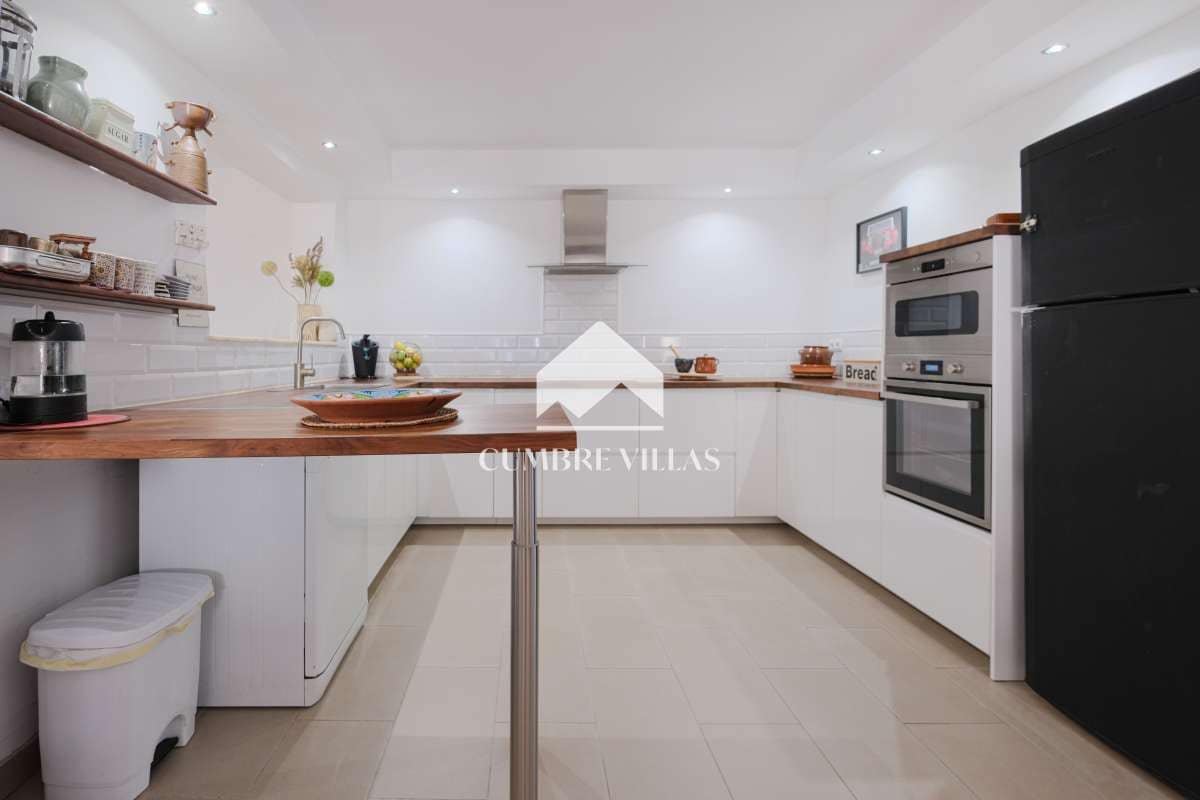 4 soveværelse Byhus til salg i Lobres med swimmingpool garage - € 358.000 (Ref: 8533501)