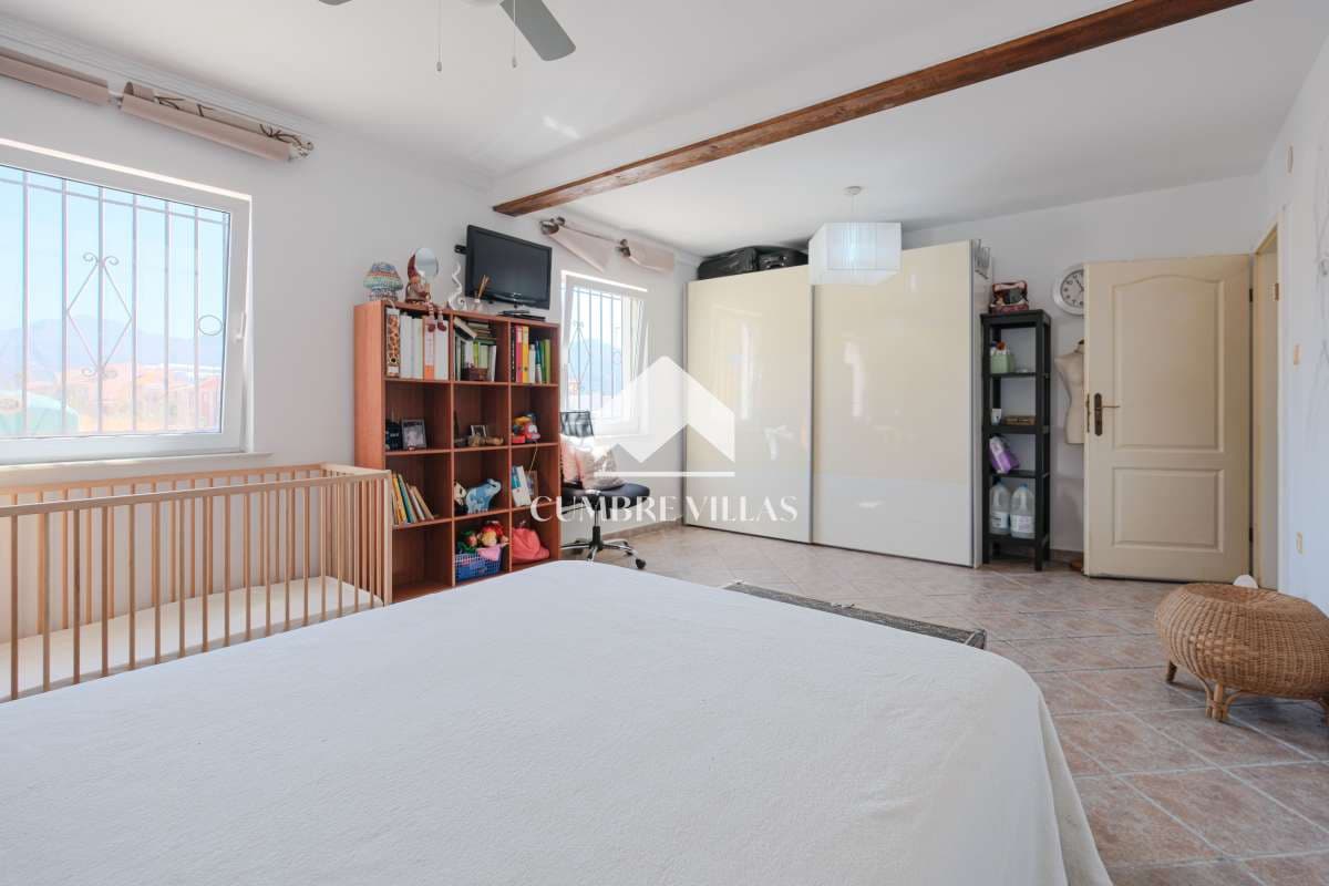 4 soveværelse Byhus til salg i Lobres med swimmingpool garage - € 358.000 (Ref: 8533501)