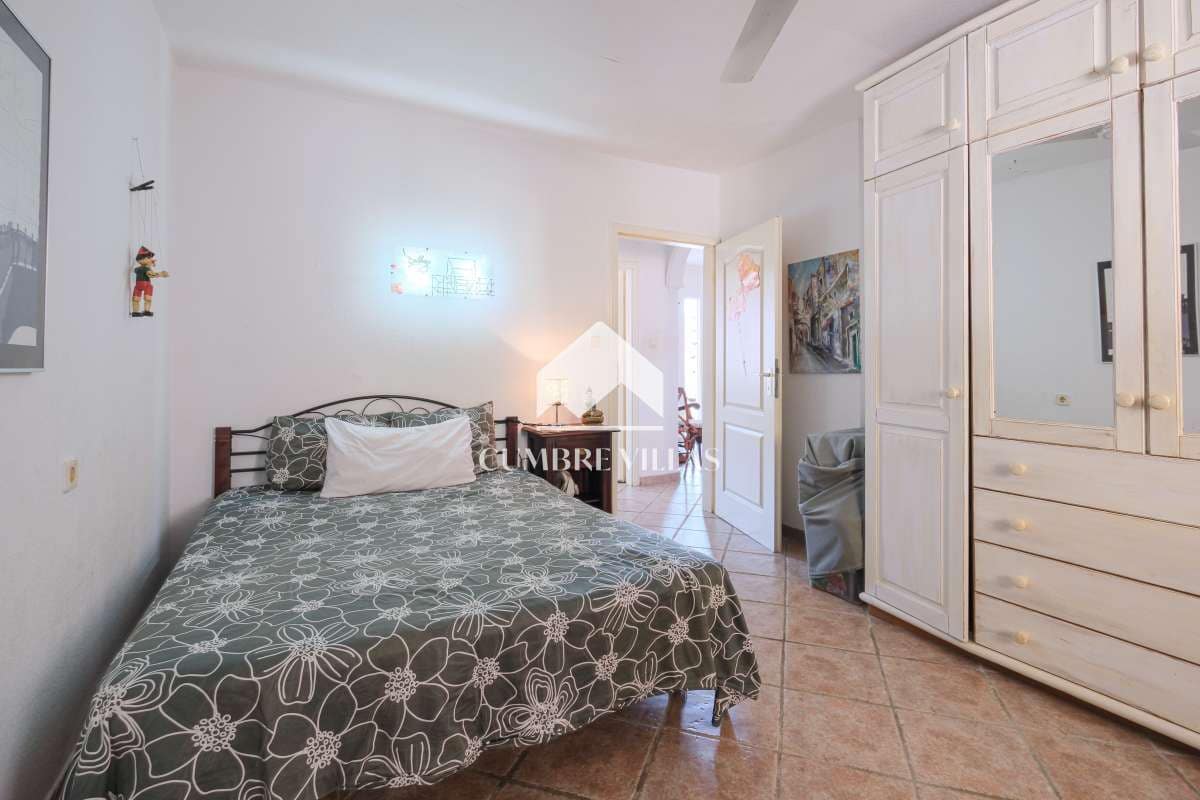 4 soveværelse Byhus til salg i Lobres med swimmingpool garage - € 358.000 (Ref: 8533501)