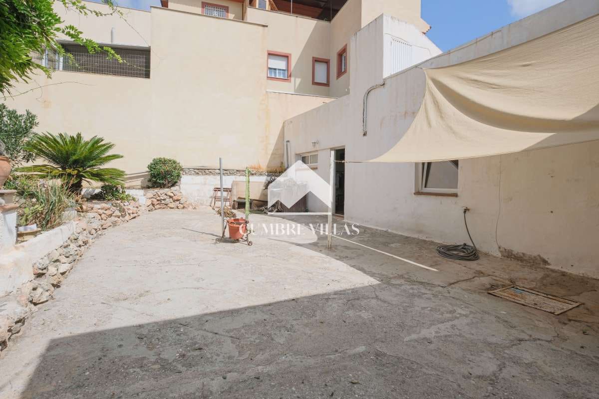 4 soveværelse Byhus til salg i Lobres med swimmingpool garage - € 358.000 (Ref: 8533501)