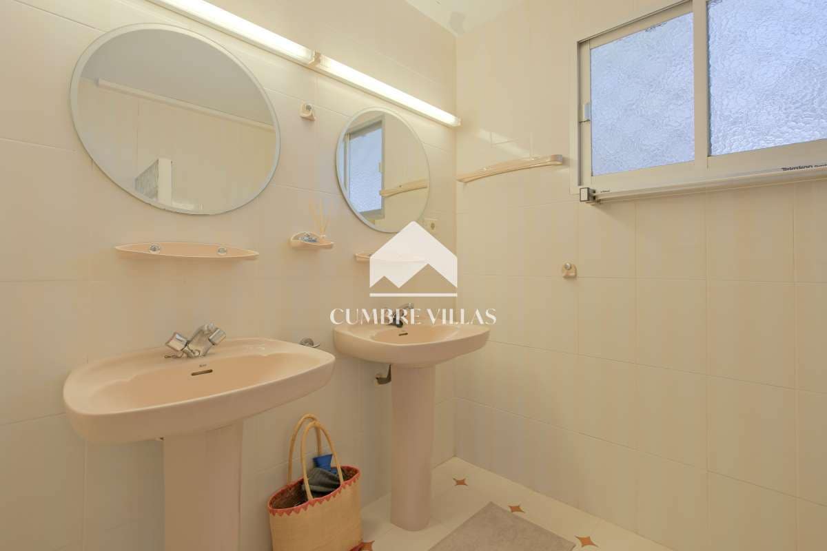 3 soveværelse Villa til salg i Salobrena med swimmingpool garage - € 489.000 (Ref: 8826764)