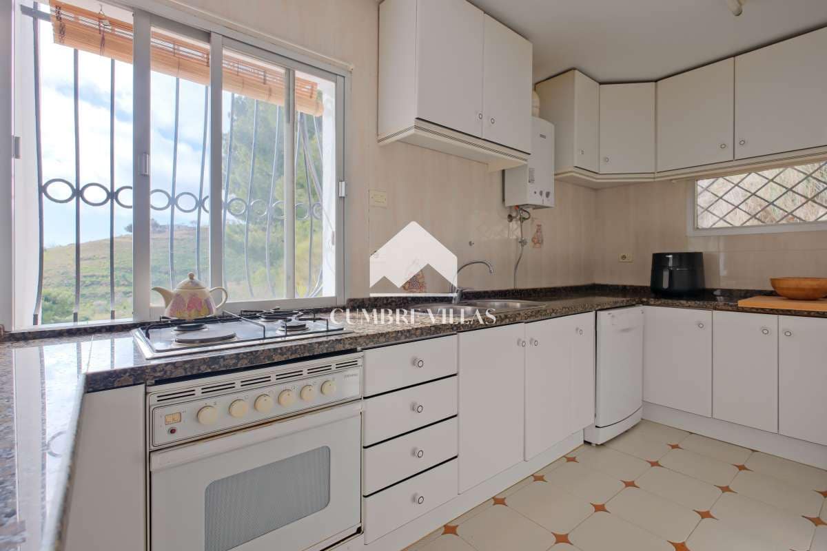 3 soveværelse Villa til salg i Salobrena med swimmingpool garage - € 489.000 (Ref: 8826764)