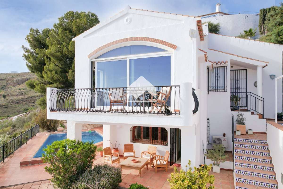 3 soveværelse Villa til salg i Salobrena med swimmingpool garage - € 489.000 (Ref: 8826764)