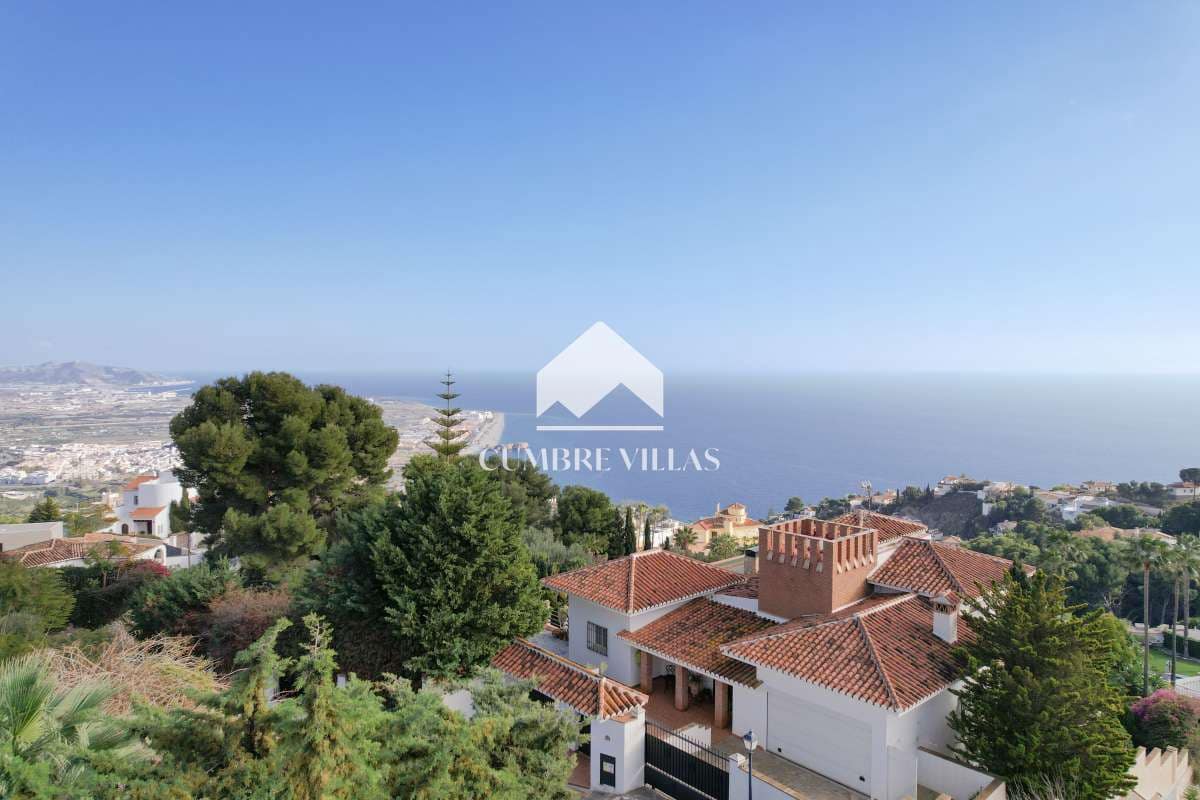 3 soveværelse Villa til salg i Salobrena med swimmingpool garage - € 489.000 (Ref: 8826764)