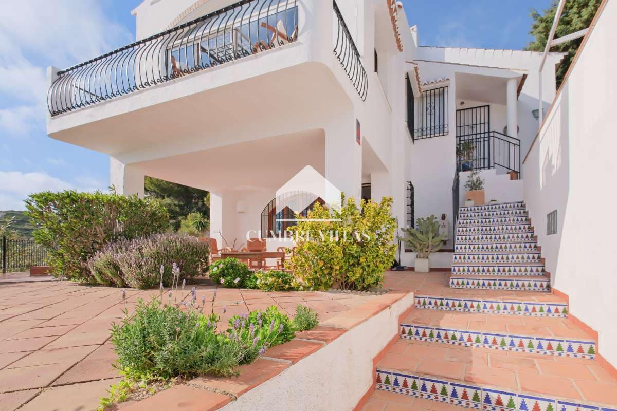 3 soveværelse Villa til salg i Salobrena med swimmingpool garage - € 489.000 (Ref: 8826764)