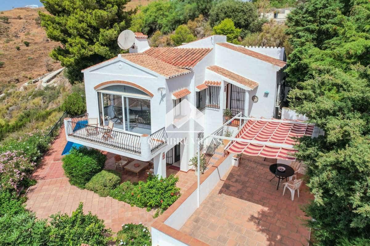 3 soveværelse Villa til salg i Salobrena med swimmingpool garage - € 489.000 (Ref: 8826764)