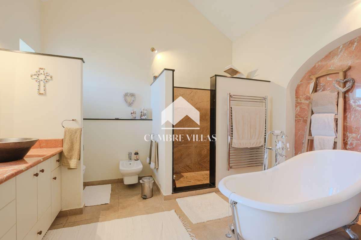 6 soveværelse Finca/Landehus til salg i Itrabo med swimmingpool garage - € 1.295.000 (Ref: 8896074)