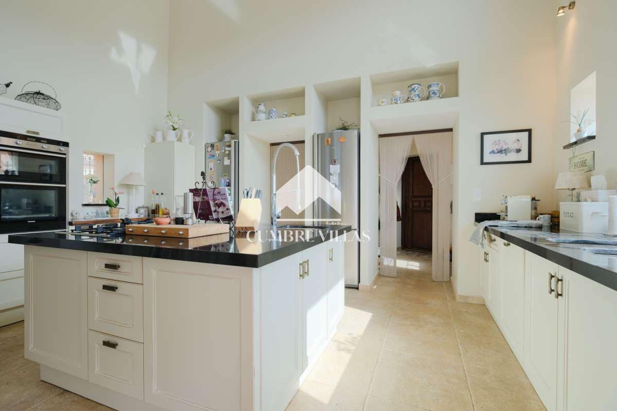 6 soveværelse Finca/Landehus til salg i Itrabo med swimmingpool garage - € 1.295.000 (Ref: 8896074)