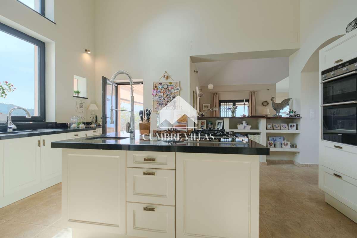 6 soveværelse Finca/Landehus til salg i Itrabo med swimmingpool garage - € 1.295.000 (Ref: 8896074)