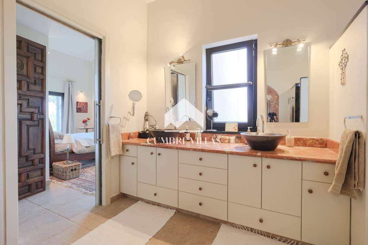 6 soveværelse Finca/Landehus til salg i Itrabo med swimmingpool garage - € 1.295.000 (Ref: 8896074)